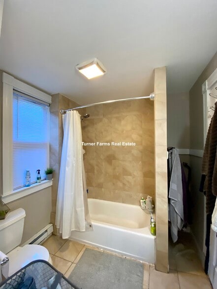 Building Photo - 13 Sachem St