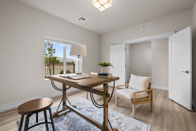 Building Photo - 2213 S Federal Way