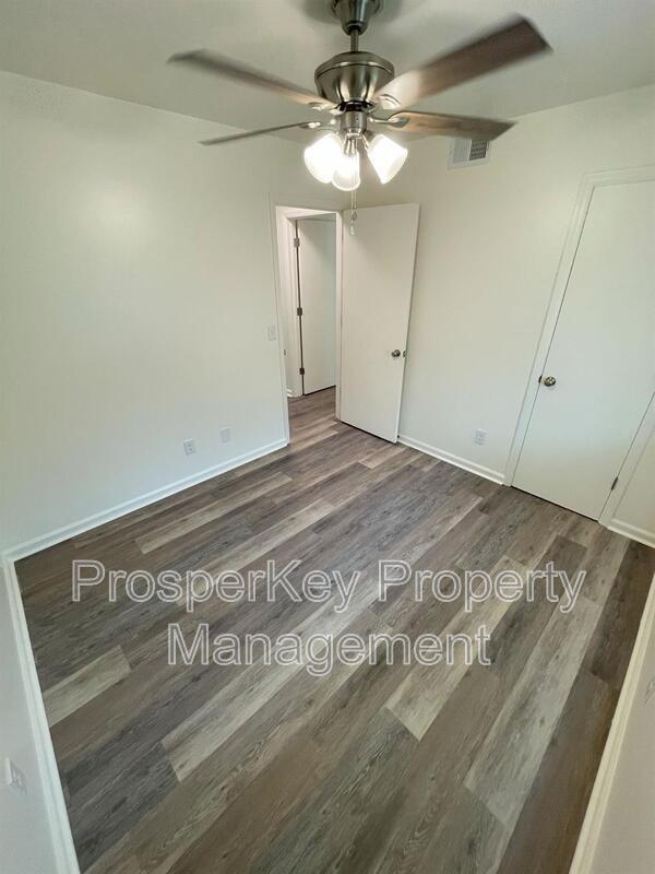 Building Photo - 5360 Spencer Ln
