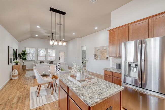 Building Photo - 2213 Lookout Range Dr