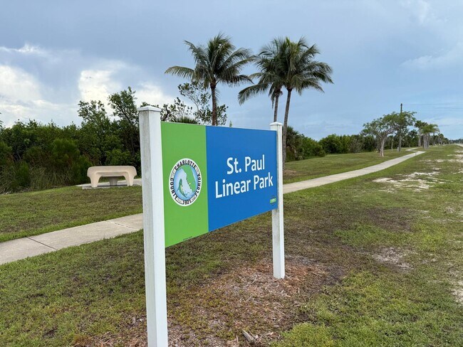 Building Photo - 7773 Lakes Edge Ln