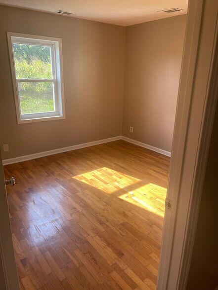 Building Photo - 2140 Lower Brownsville Rd