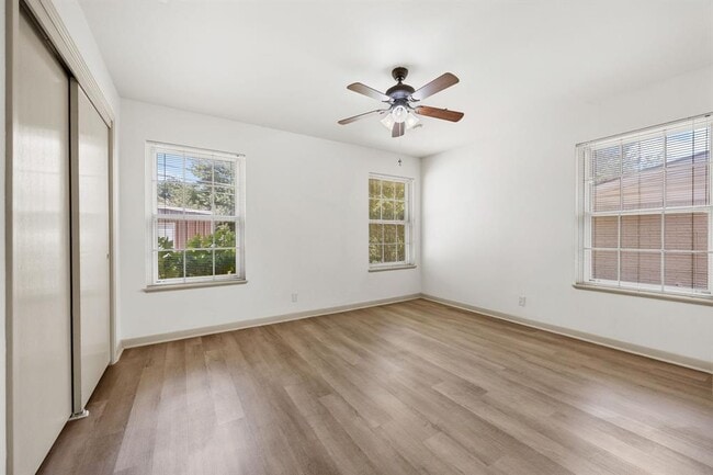 Building Photo - 1702 Ridgemont Dr