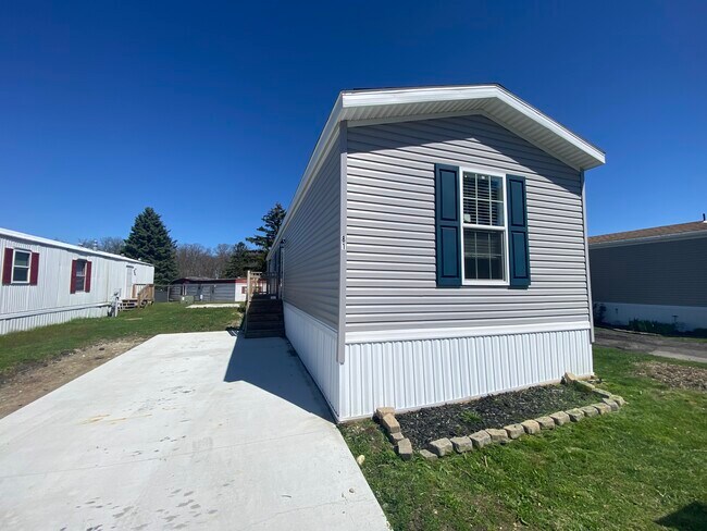 Building Photo - 3660 S Lapeer Rd