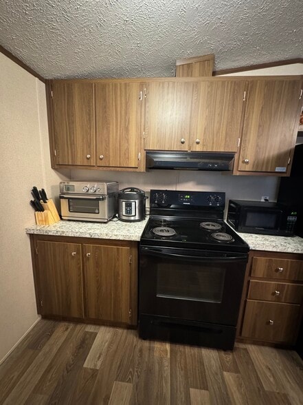 Building Photo - 35170 Highway 69