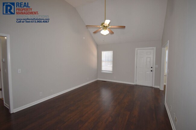 Building Photo - Great brick 3BD home near MTSU, attached 2 car garage & fenced-in back yard!