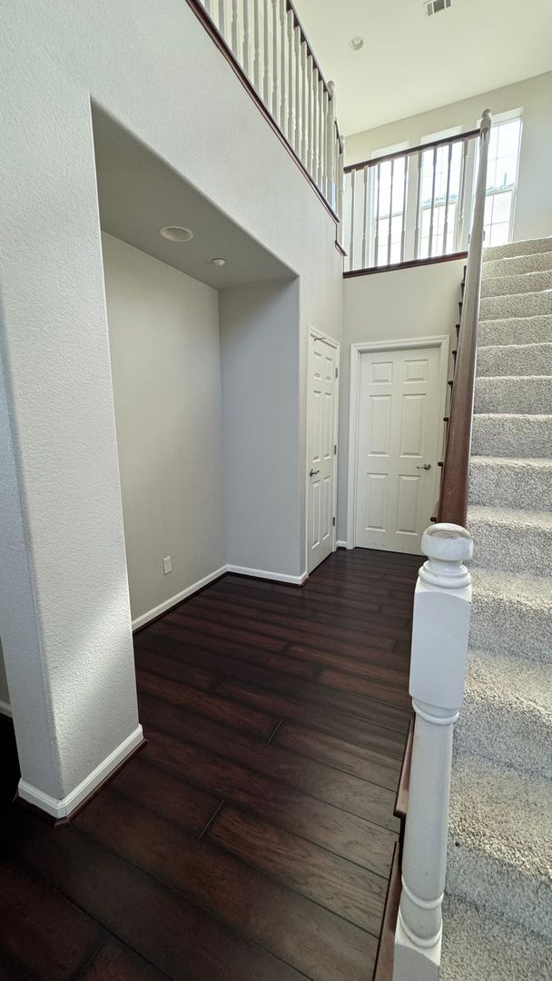 Building Photo - 123 Hearthstone Dr