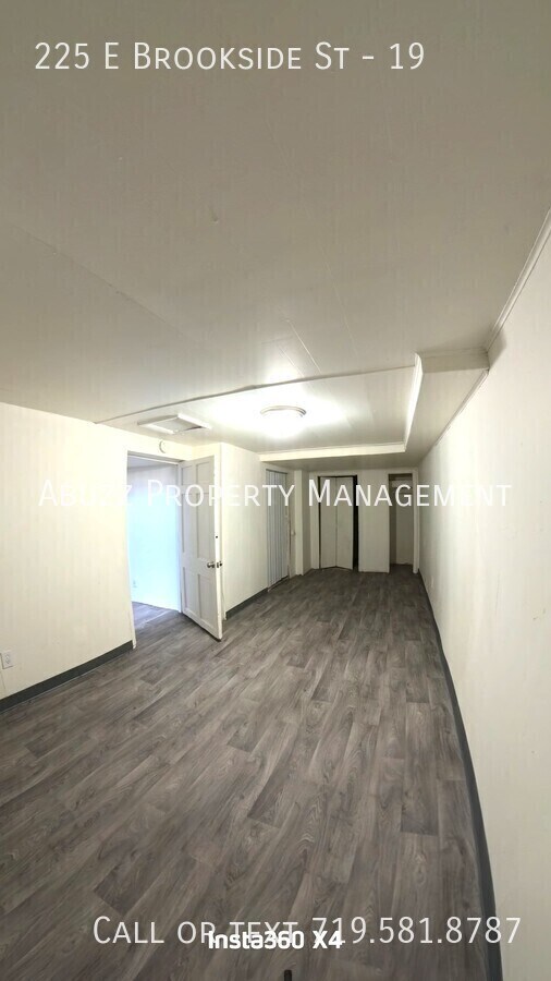 Building Photo - 225 E Brookside St