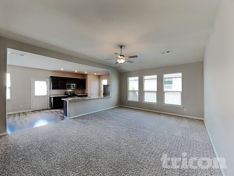 Building Photo - 900 Clark Dr