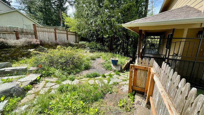 Building Photo - Large 2 Bedroom 2.5 Bath Home With Fenced Yard & Wrap Around Deck in Clearwood Community! Lake, T...