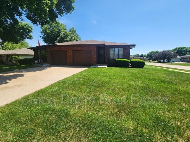 Building Photo - 1710 Eastridge Ave