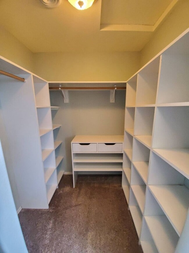 Building Photo - Beautiful 4 Bedroom Home