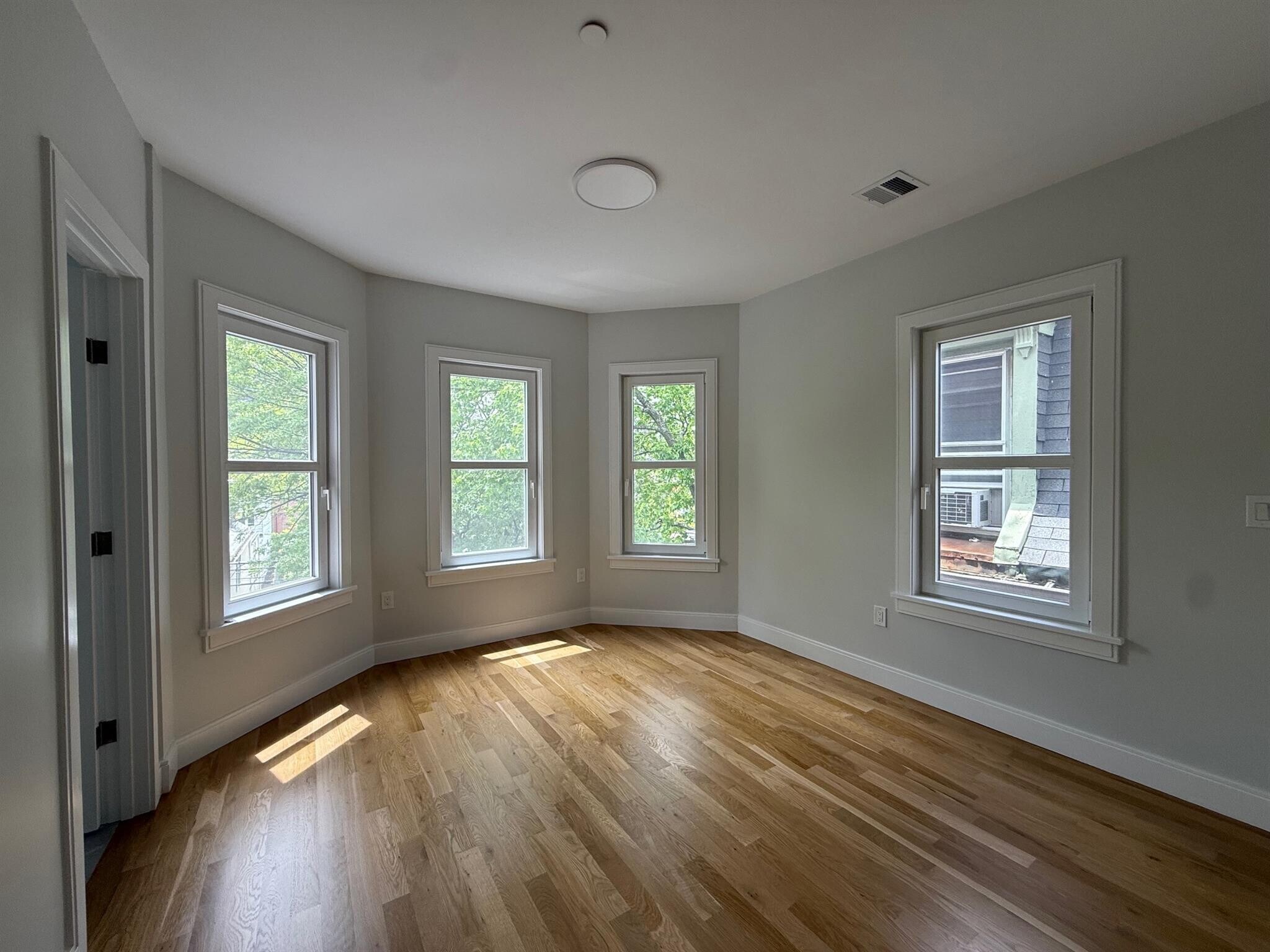 Building Photo - 35 Gore St