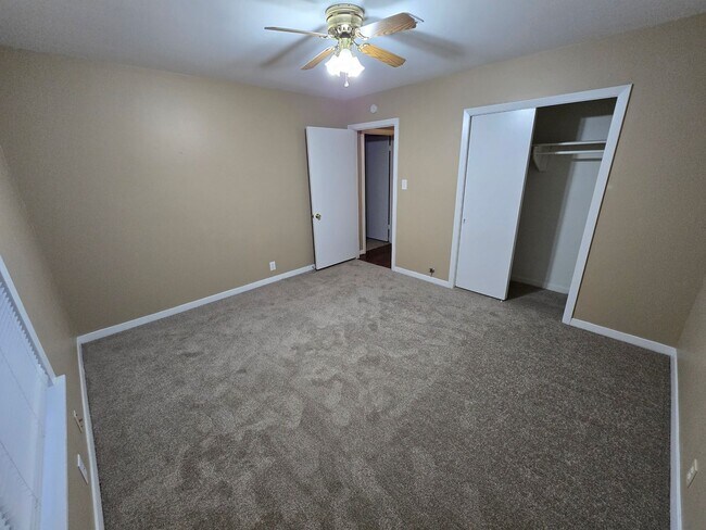 Building Photo - Bryan - 4 bedroom / 2 bath / fenced in back yard, Home - Available Now