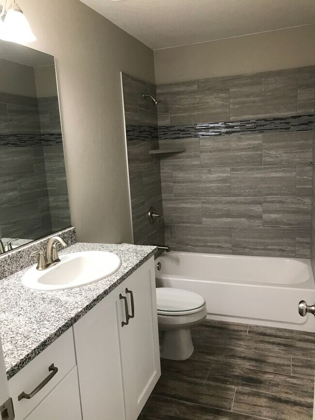 Building Photo - Like New Townhouse in St. George!