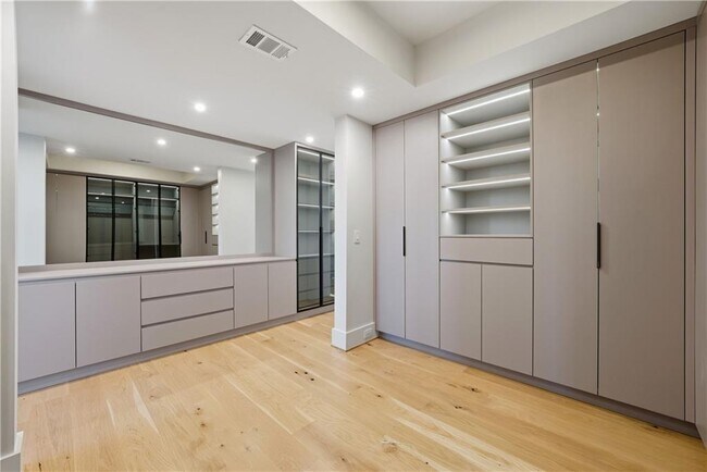 Building Photo - 1033 Reeder Cir NE