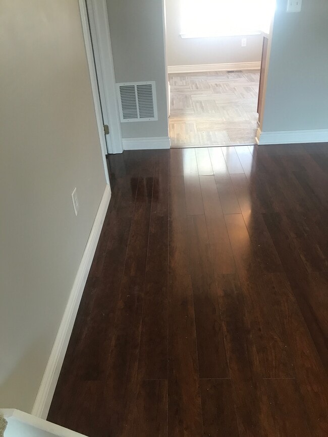 Building Photo - 404 Wedgewood Cir