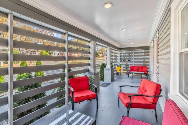 Building Photo - 820 Parkwood Ave