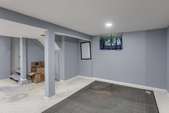 Building Photo - 6457 Parker St