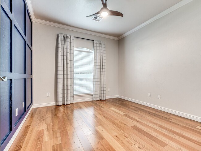 Building Photo - Fantastic home in the Fairways at Surrey H...