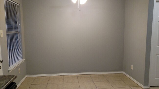 Building Photo - 2017 Paisley Dr