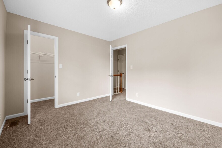 Building Photo - 481 Martha Ln