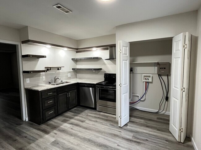 Building Photo - 1220 Apple Glen St