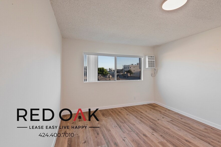 Building Photo - 511 N Kenmore Ave