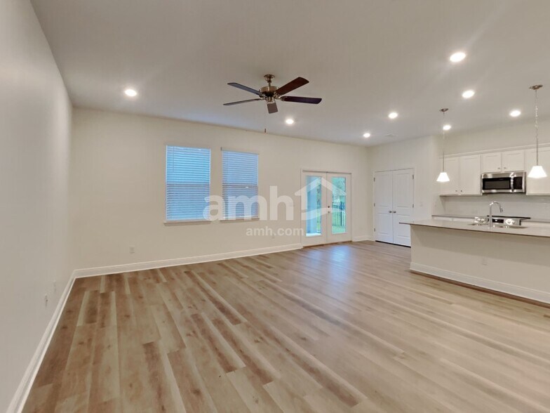 Building Photo - 27192 St Andrews Ave