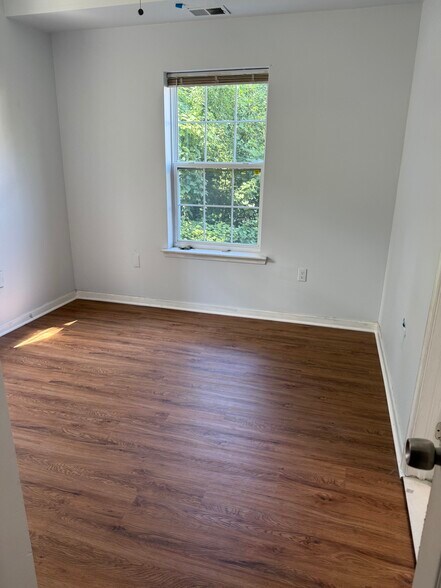 Building Photo - 4901 Oglethorpe St