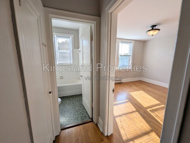 Building Photo - 3864 S Spring Ave