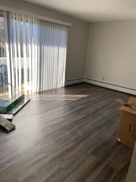 Building Photo - 229 Collingwood Dr