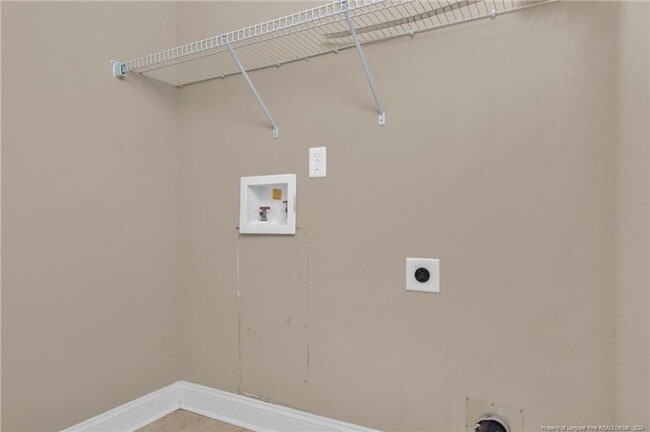 Building Photo - 4 Bedroom 2.5 Bathroom