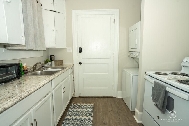 Building Photo - 324 Stockton St