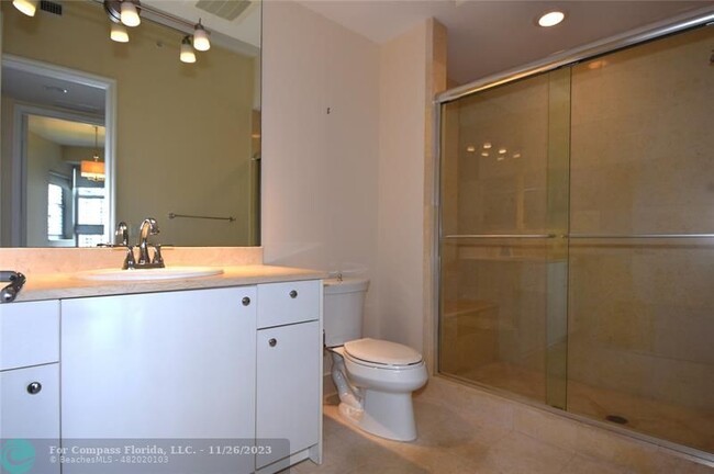 Building Photo - 20000 E Country Club Dr