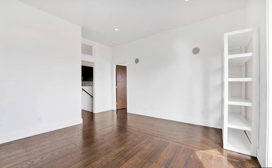 Living room - 1350 Dolores St