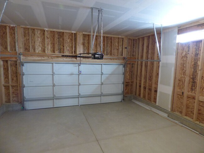 Building Photo - Rest of November Rent Free!