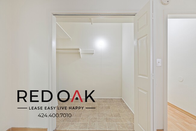 Building Photo - 400 S Kenmore Ave