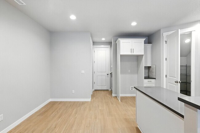 Building Photo - Brand New Townhome in Pleasant Valley Vill...