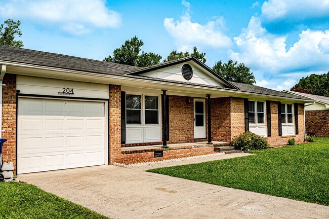 Building Photo - 204 Wildwood Rd