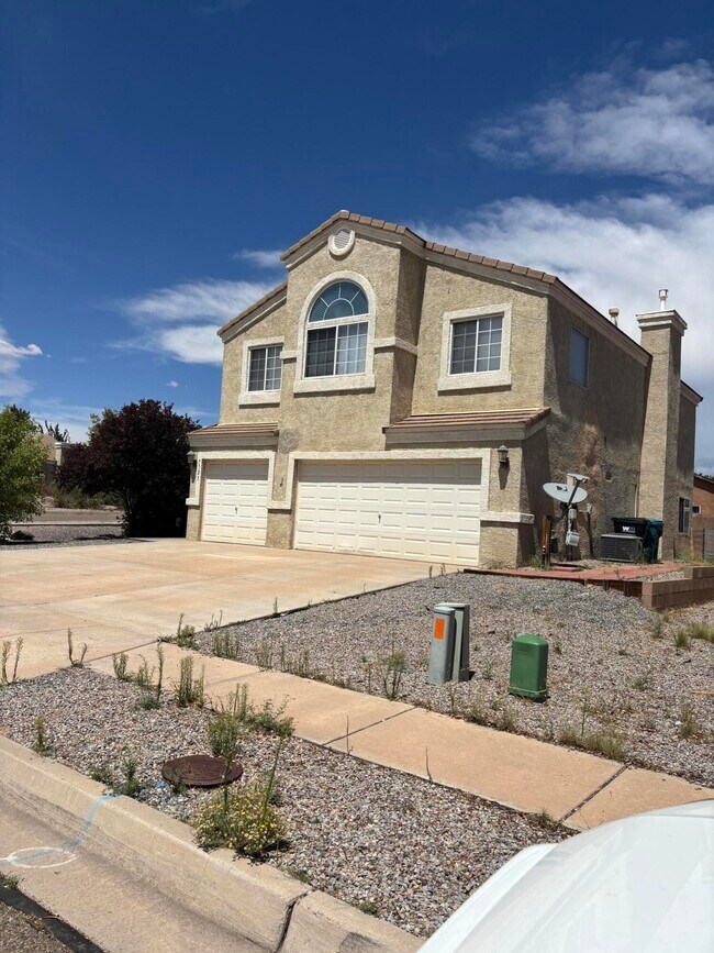 Building Photo - 7123 Husky Dr NE