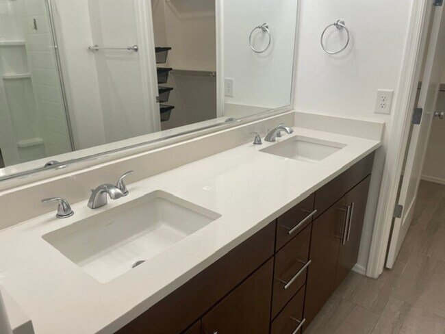 Building Photo - 7750 S Crested Spring Dr