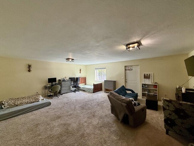 Building Photo - 1176 NE Bonny Doon Ln