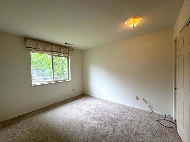 Building Photo - In town Poulsbo rambler now available