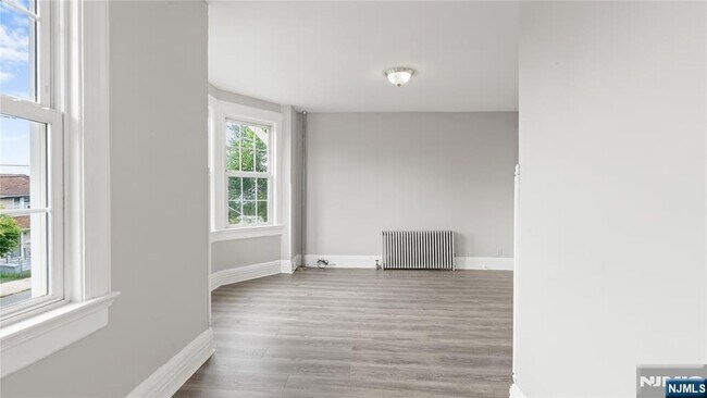 Building Photo - 385 Stephens St