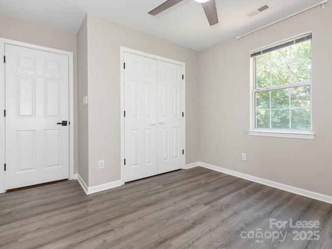 Building Photo - 6211 Rosebriar Ln