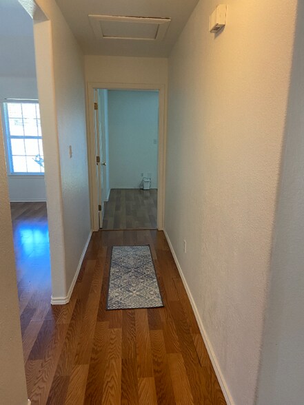 Building Photo - 2404 Thomas St