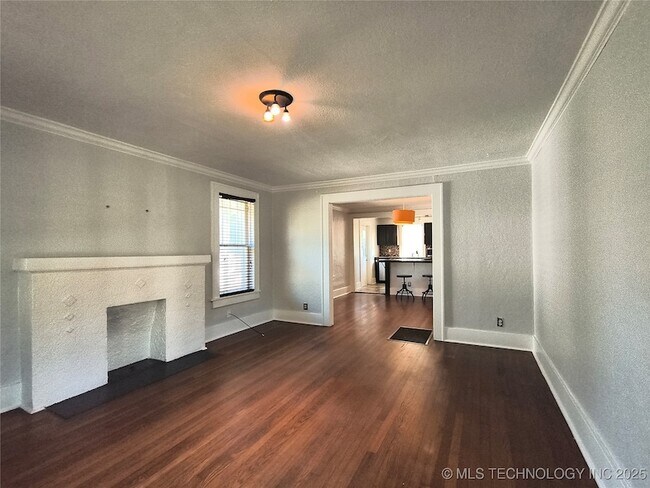 Building Photo - 2124 E 17th Pl