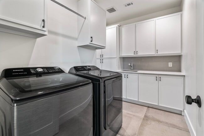 Building Photo - 3802 Commerce St