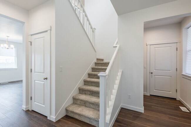 Building Photo - Brand New 3 bed 2.5 bath with flex room North Meridian